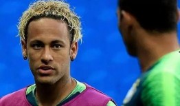 内马尔女友爆料新闻视频,揭秘球王感情生活细节